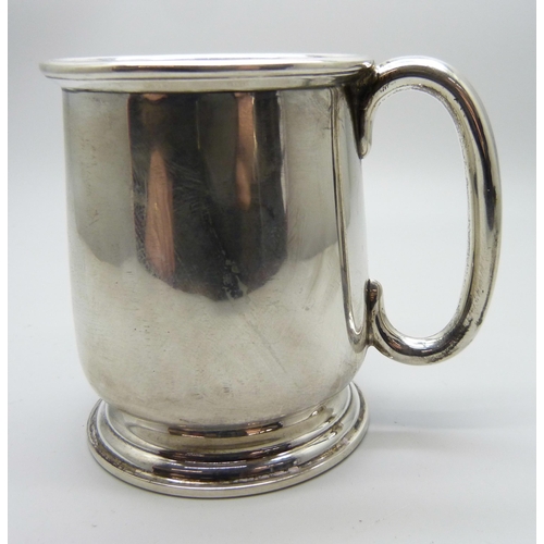 828 - A small silver tankard, Birmingham, 1952, 8cm, 103g