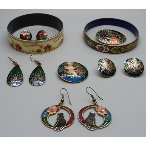 845 - A vintage cloissone bangle, a Michaela Frey enamel bangle and other cloissone jewellery