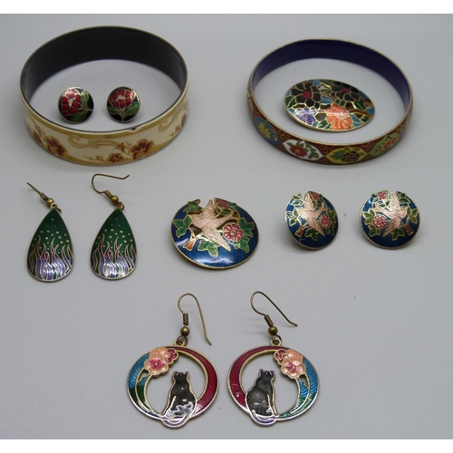 845 - A vintage cloissone bangle, a Michaela Frey enamel bangle and other cloissone jewellery