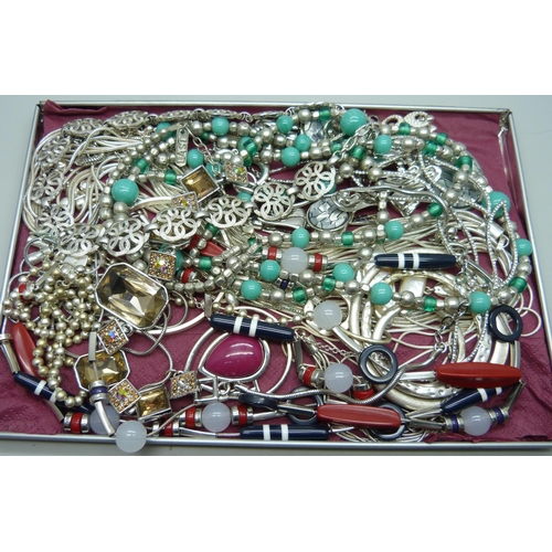 850 - A silver tone Trifari collarette and other silver tone jewellery