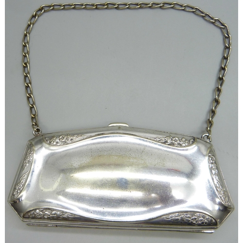 852 - An Art Deco silver purse, Birmingham, 1919, and other silver plated purses