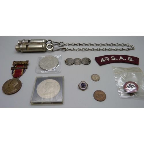 873 - A £5 coin, Churchill crown, silver rupee brooch (a/f), a King's medal, two whistles, etc.