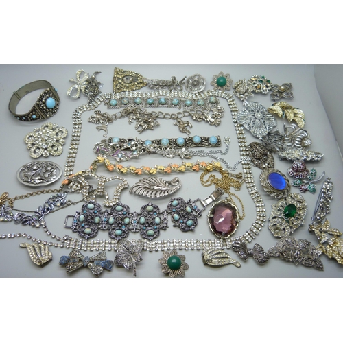 882 - A collection of vintage marcasite and paste set costume jewellery