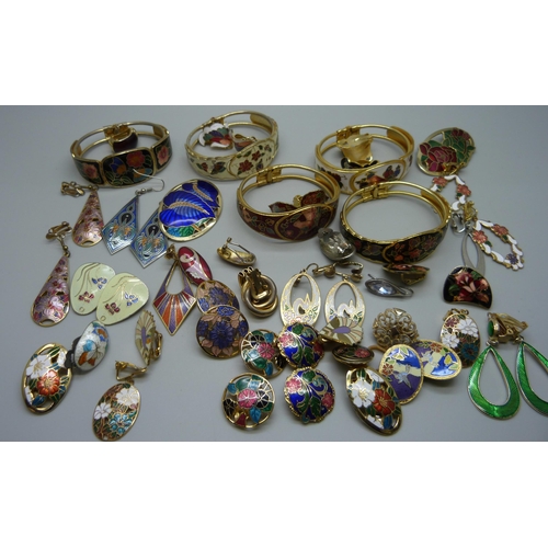 884 - A collection of costume earrings and a collection of cloisonne jewellery