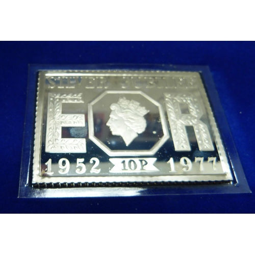 885 - Two Danbury Mint Commemorative stamp silver proof ingots - The 25th Anniversary of The Coronation, a... 