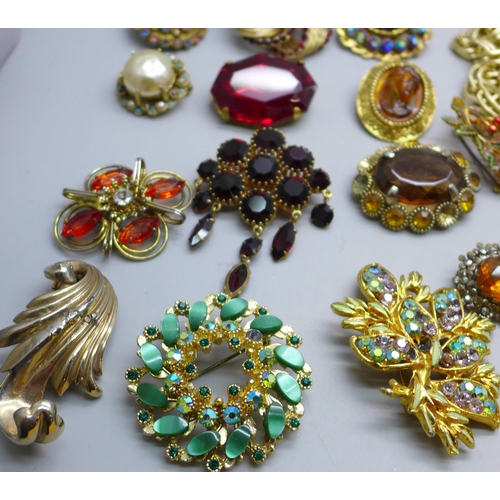 890 - A collection of costume jewellery including paste set brooches