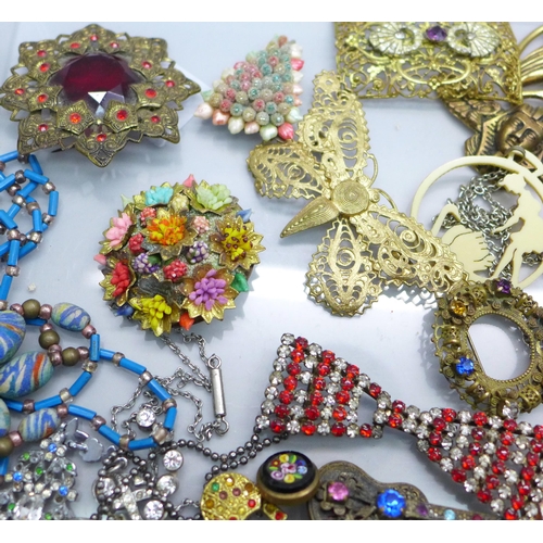 891 - A collection of Edwardian and 1920s/30s vintage costume jewellery