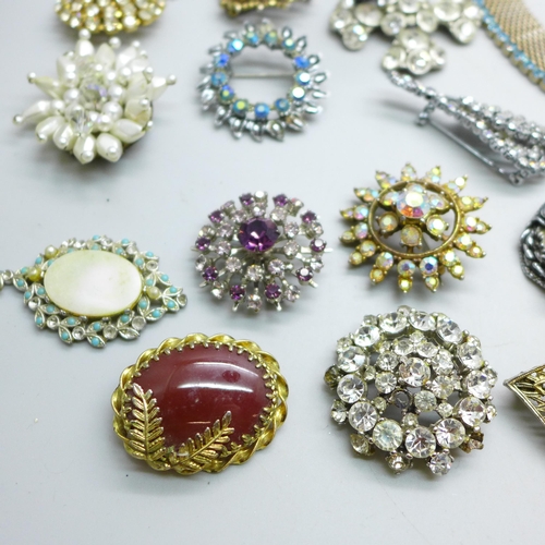 892 - A collection of paste set costume jewellery