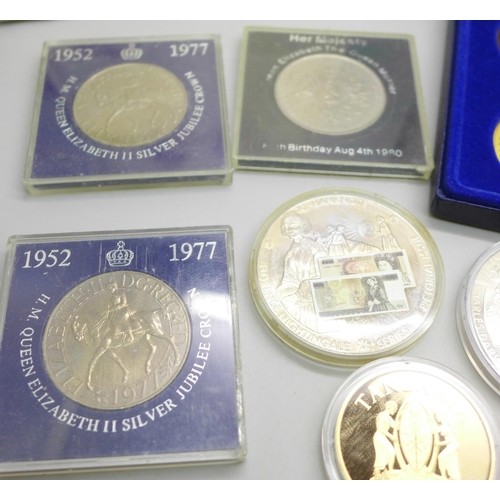 893 - A collection of commemorative coins including a Queen's Golden Jubilee Tower Mint set in box