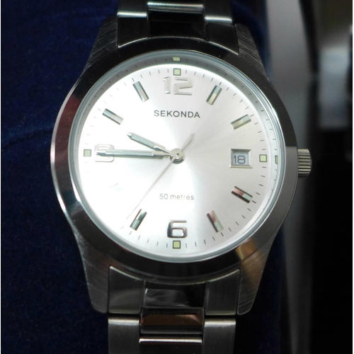 894 - A collection of wristwatches including Fossil and Sekonda