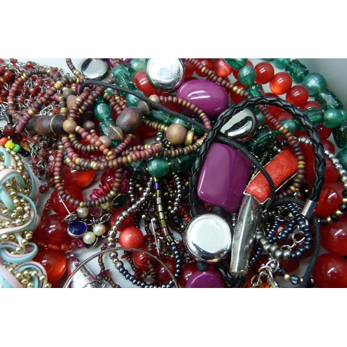 906 - A collection of costume jewellery