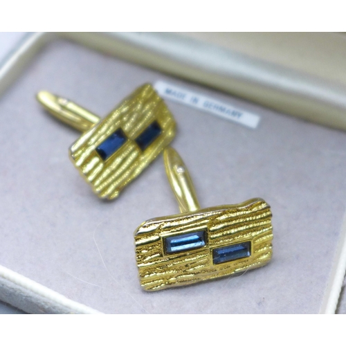 912 - A collection of cufflinks and tie pins