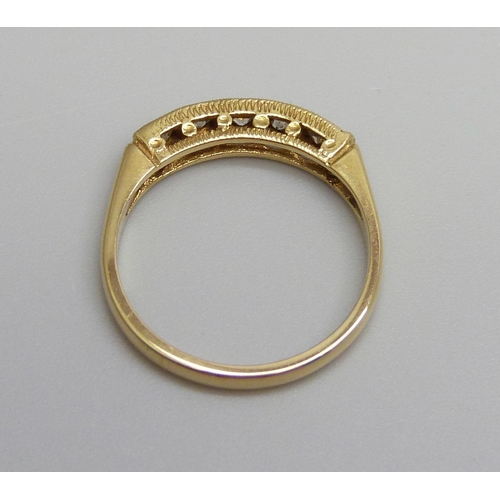 926 - An 18ct gold ring set with five old cut diamonds, 3g, N