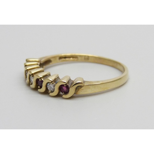 933 - A 9ct gold, ruby and diamond ring, 2.5g, Q