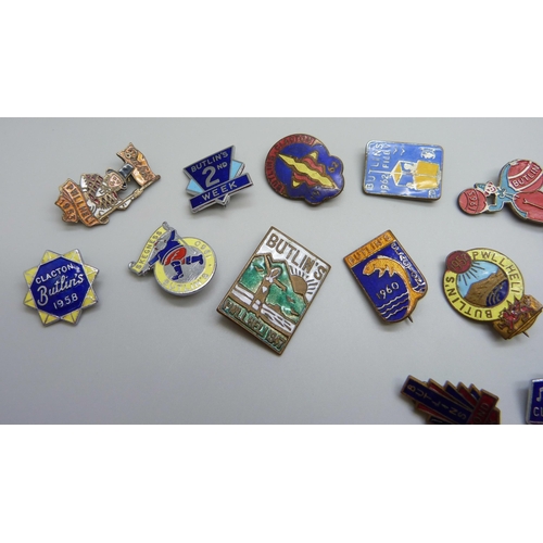 944 - A collection of 20 Butlins badges