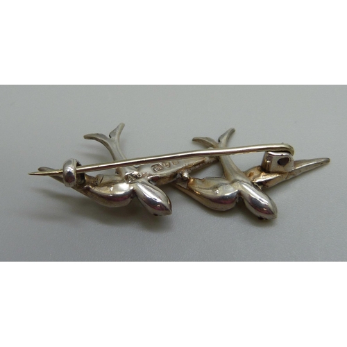 950 - A Georgian paste brooch and a collection of other paste set jewellery including a silver swallow bro... 