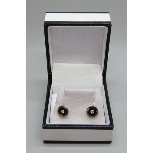 958 - A pair of 9ct gold and diamond stud earrings, 1.2g