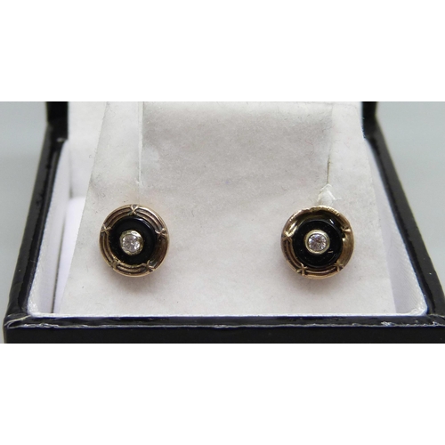 958 - A pair of 9ct gold and diamond stud earrings, 1.2g