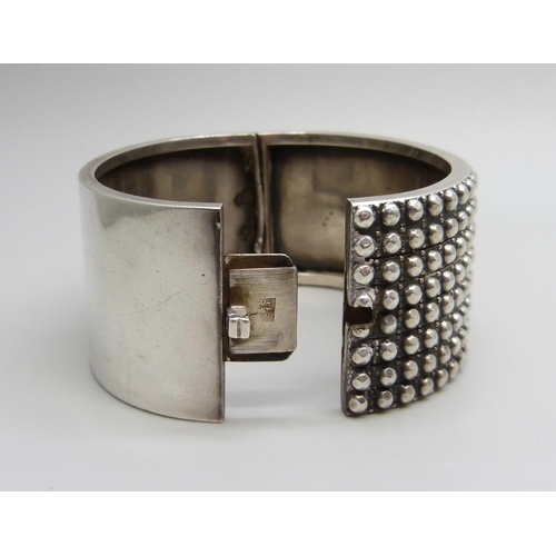 969 - An Australian silver bangle by Stokes & Son, 44g, 3.1cm wide, 4.7 x 5.3cm