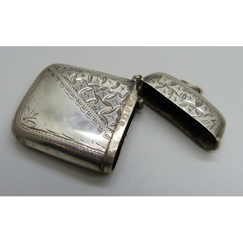 970 - A silver vesta case with engraved decoration, Birmingham, 1904