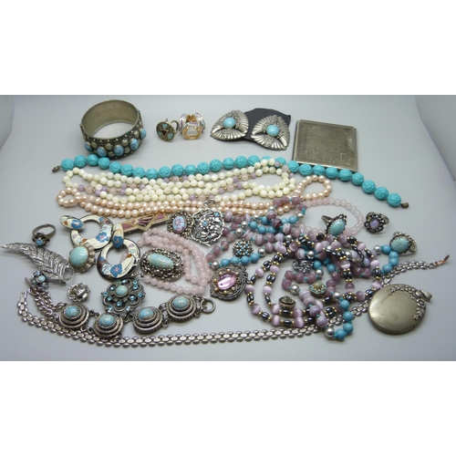 984 - A collection of costume jewellery