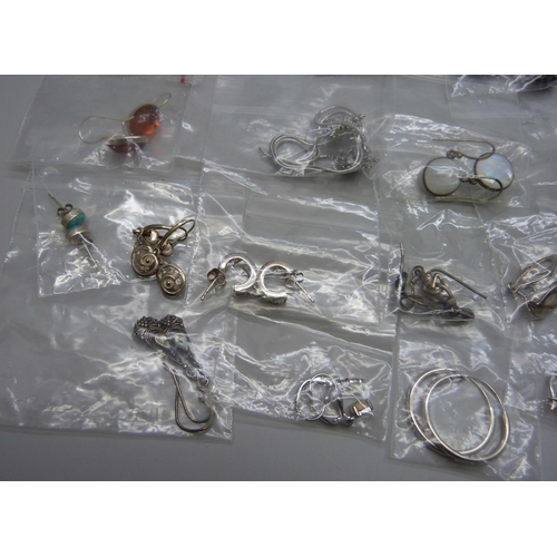 986 - A collection of silver and white metal earrings