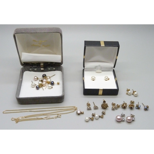 989 - A 9ct gold chain, 2.4g, together with a collection of pearl earrings including a pair of 9ct white g... 