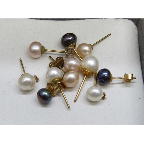 989 - A 9ct gold chain, 2.4g, together with a collection of pearl earrings including a pair of 9ct white g... 