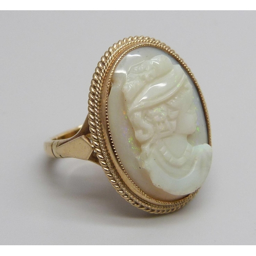 994 - A 9ct gold ring set with an opal cameo, opal a/f (chipped), 5.5g, N