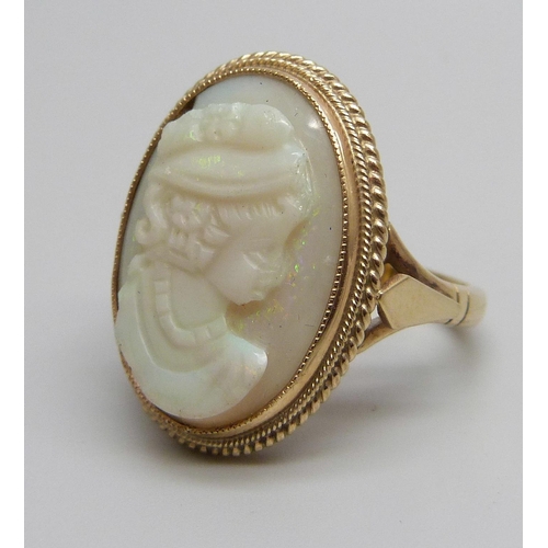 994 - A 9ct gold ring set with an opal cameo, opal a/f (chipped), 5.5g, N