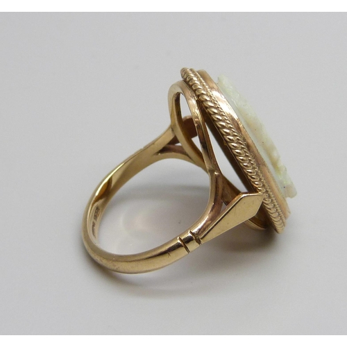 994 - A 9ct gold ring set with an opal cameo, opal a/f (chipped), 5.5g, N