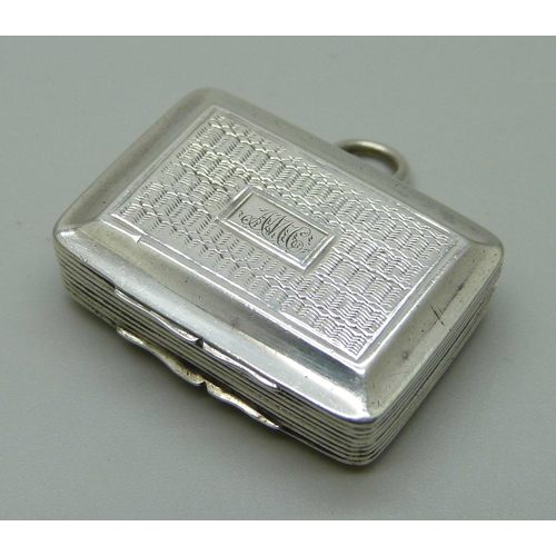 998 - A Georgian silver vinaigrette with monogram, 14g, 3 x 2.2cm, a/f small split to underside of case