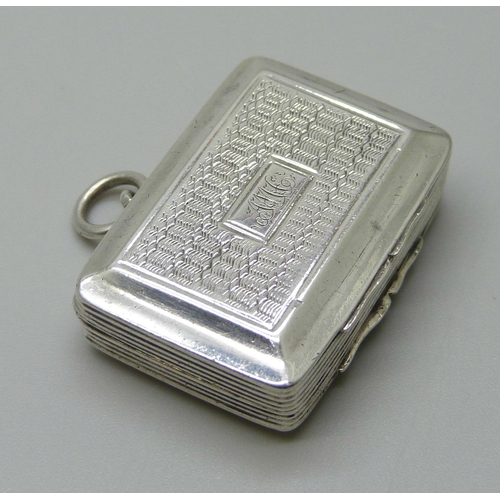 998 - A Georgian silver vinaigrette with monogram, 14g, 3 x 2.2cm, a/f small split to underside of case