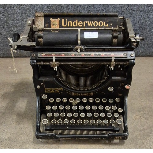 381 - A 1919 Underwood standard typewriter