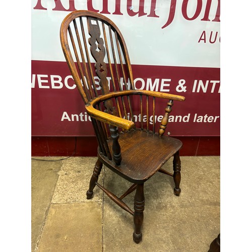 97 - A 19th Century elm Windsor chair