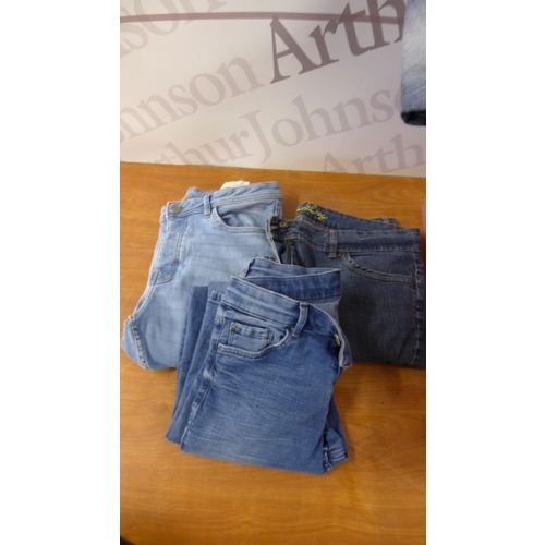 5261 - Approx 30 pairs of jeans in assorted sizes and styles