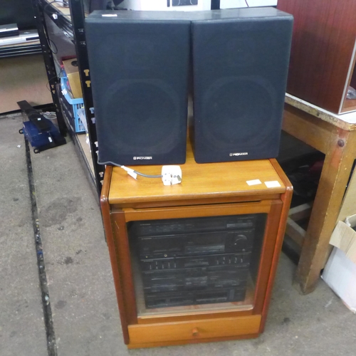 5139 - A quantity of stereo equipment including a Pioneer PL-Z81 auto return stereo turntable, a Pioneer F-... 