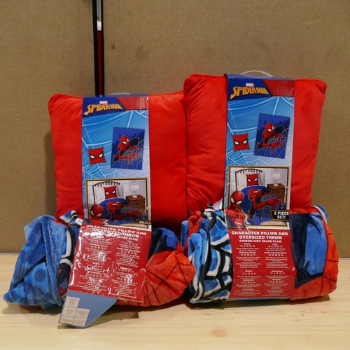 6199 - 2 x Spiderman Licensed Throw And Pillows (334-456,457/908) *This lot is subject to Vat