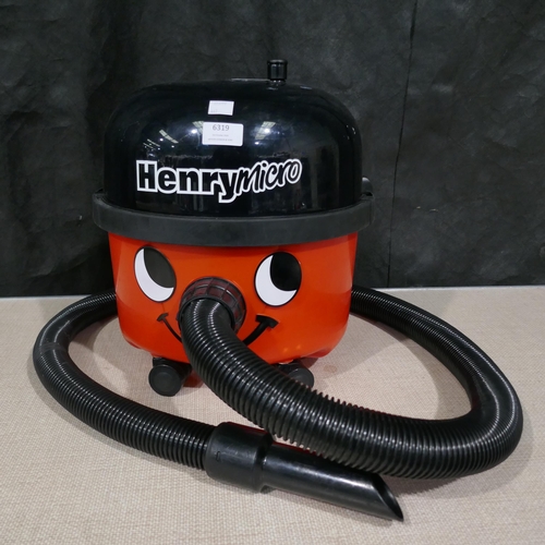 6319 - Henry Micro Hi-Flo Vacuum cleaner (parts missing) (model no: 900671/Hvr200M) Original RRP £139.99 + ... 