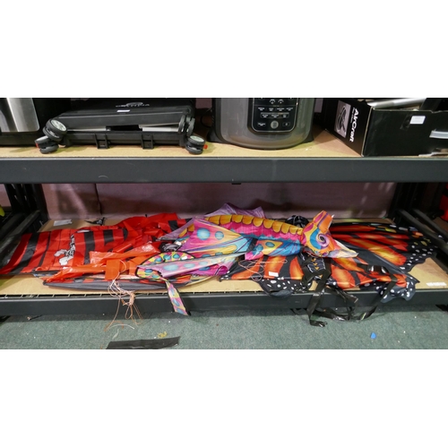 6328 - Three X Kites Super-Sized Kites  (337-450-452) *This lot is subject to Vat