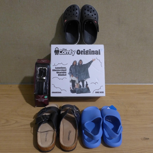 6225 - Quantity of mixed accessories to include Crocs, Comfy Wearable blanket, 32 Degrees Cool slip ons, Hy... 