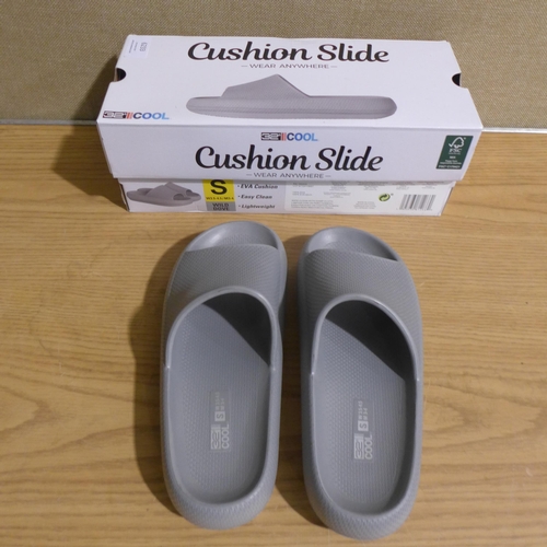 6233 - 32 degrees cool cushion sliders, size small, grey (325-85758) *This lot is subject to VAT