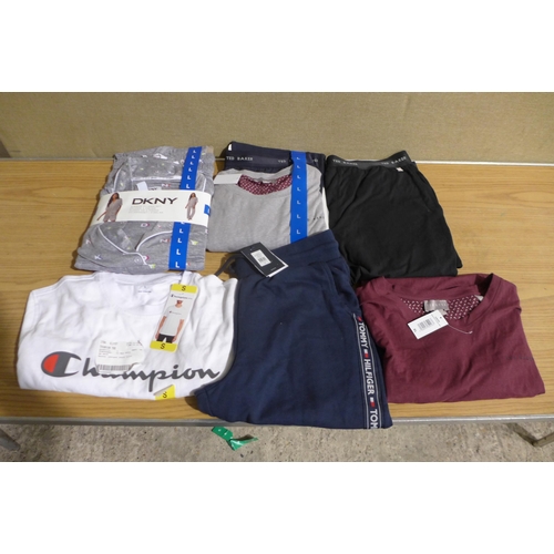 6239 - Quantity of mixed branded clothing to include, DKNY, Ted Baker, Champion, Tommy Hilfiger, etc, vario... 