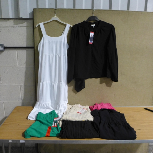 6242 - Quantity of womens clothing to include, Jezabel dresses, Teddi Rose trousers, Ella Moss blouse, etc.... 