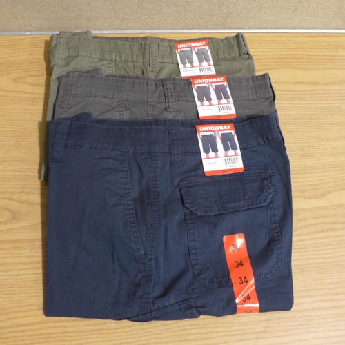 6268J - Quantity of mens clothing to include, shorts, shirts, trousers, sliders, t-shirts, etc, various size... 