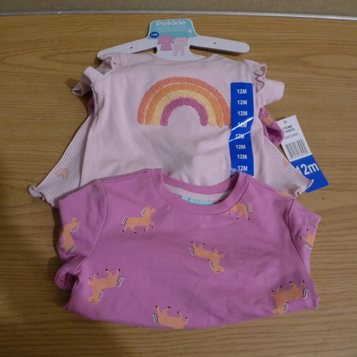 6268K - Quantity of childrens clothing to include full zip jackets, baby grows, t-shirts, etc, various sizes... 