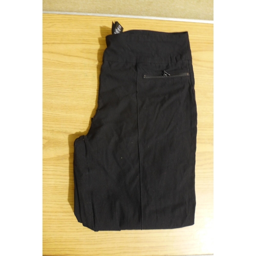 6268Q - Quantity of womens clothing to include trousers, leggings, shirts, jeans, etc, various sizes (335-85... 