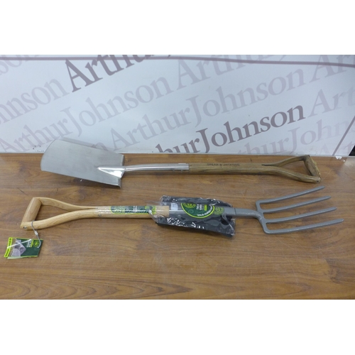 5207 - A Kew Gardens Spear and Jackson fork and spade set