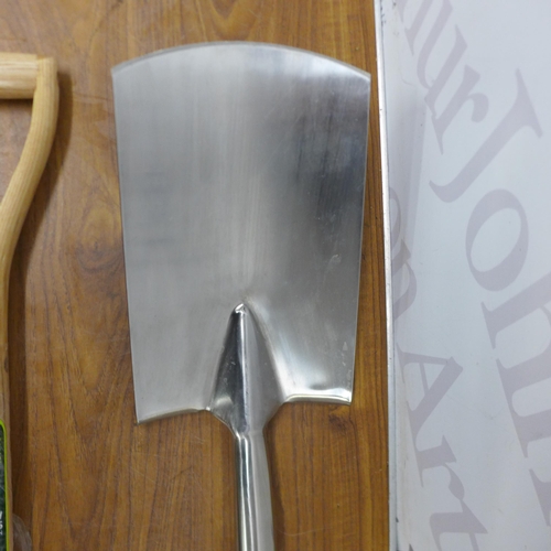 5207 - A Kew Gardens Spear and Jackson fork and spade set