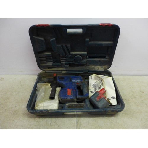 5034 - A Bosch jigsaw, a ladder m8, a Bosch hammer drill and tray of various hand tools